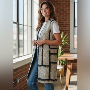 Sleeveless Geometric Patterned Vest